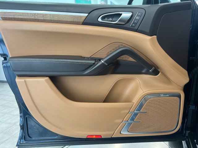 Used 2012 Porsche Cayenne Turbo AWD/4WD image 12