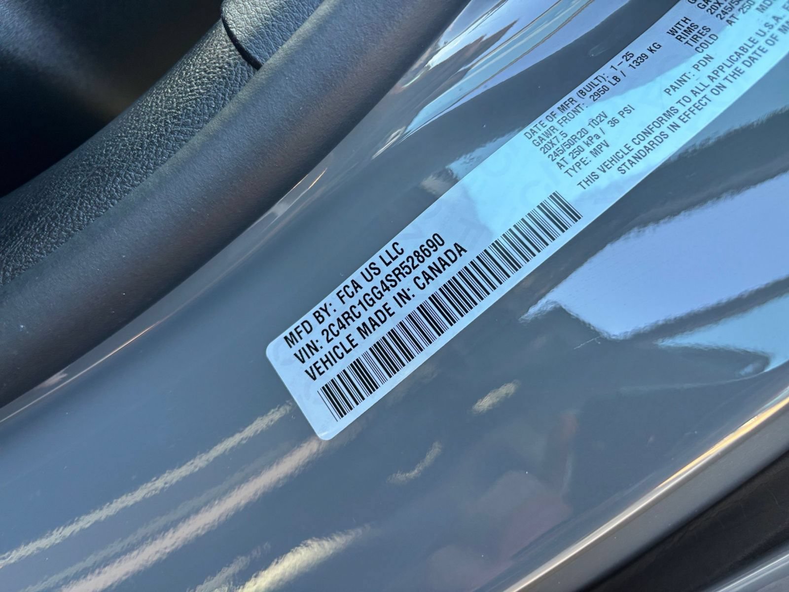 Used 2025 Chrysler Pacifica Limited FWD image 33