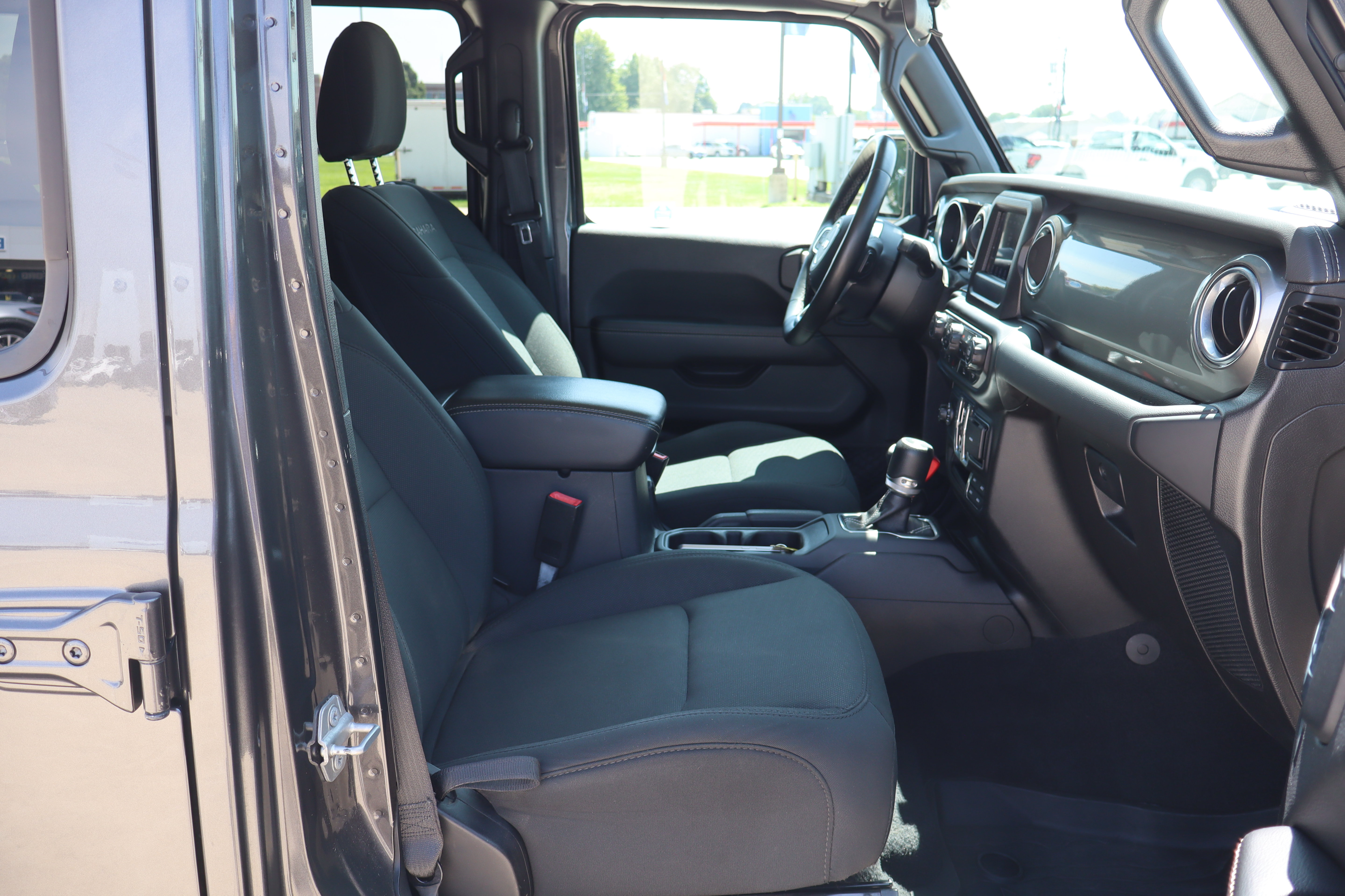 Used 2021 Jeep Wrangler Unlimited Sahara w/ LED Lighting Group AWD/4WD image 12