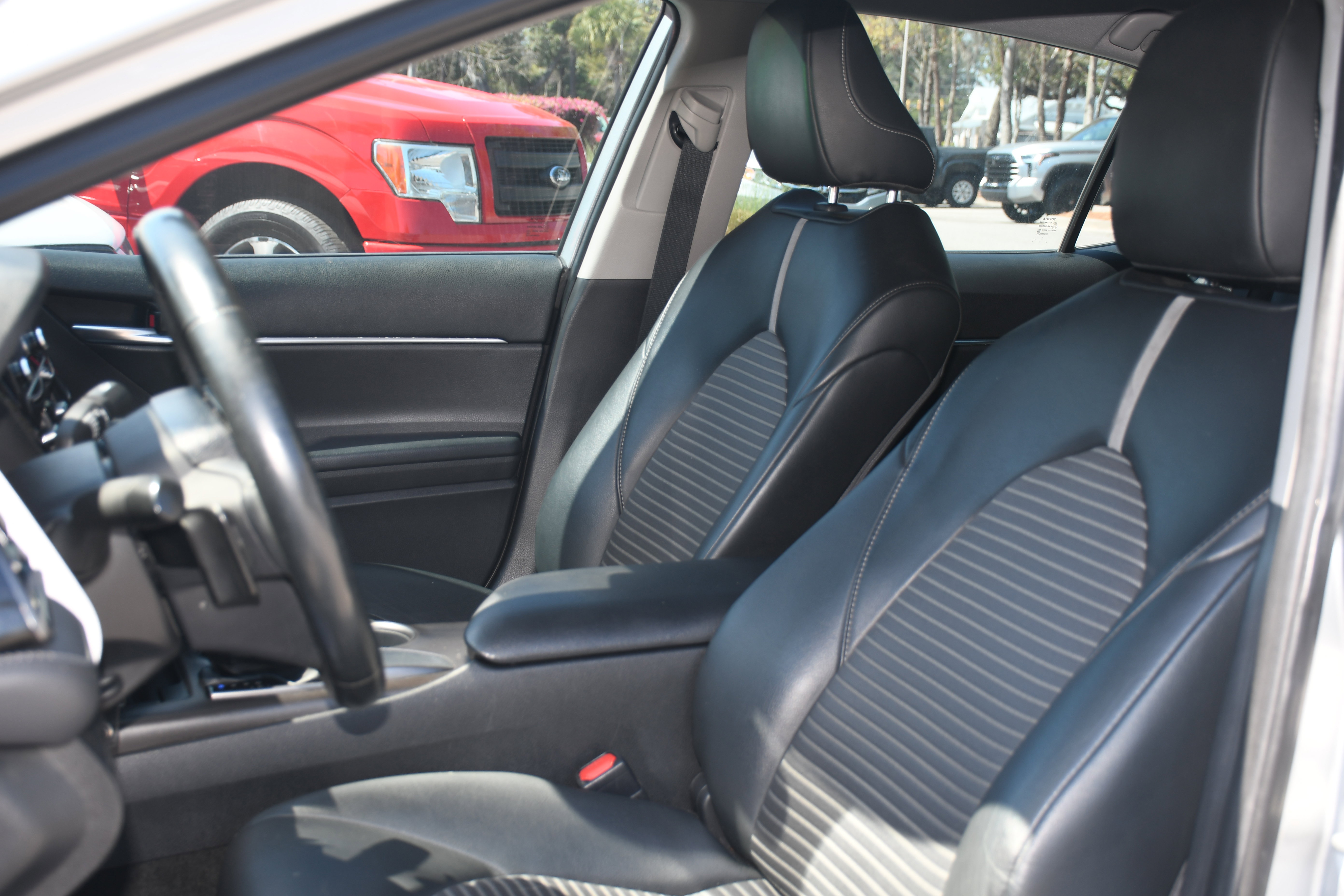 Used 2021 Toyota Camry SE image 11