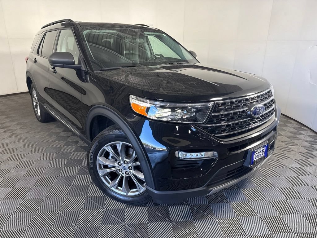 Used 2023 Ford Explorer XLT w/ Equipment Group 202A AWD/4WD image 2