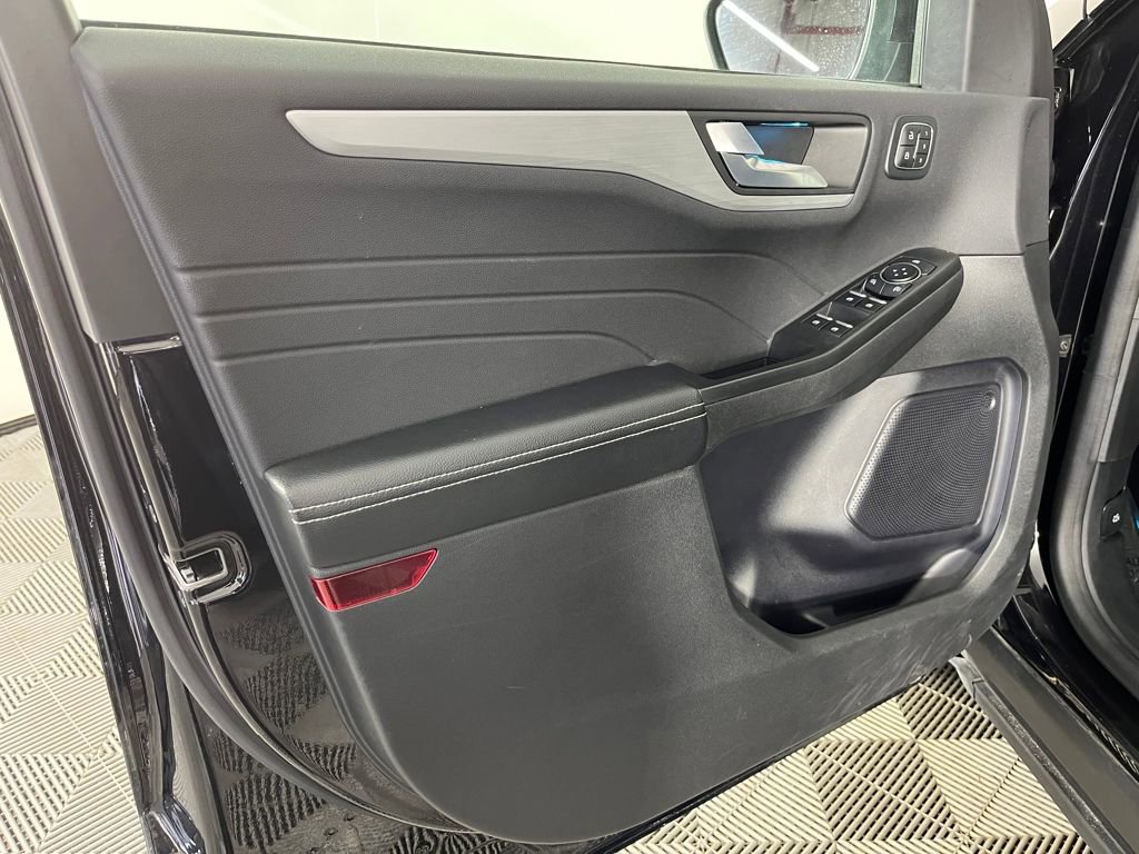 Used 2024 Ford Escape Platinum image 10