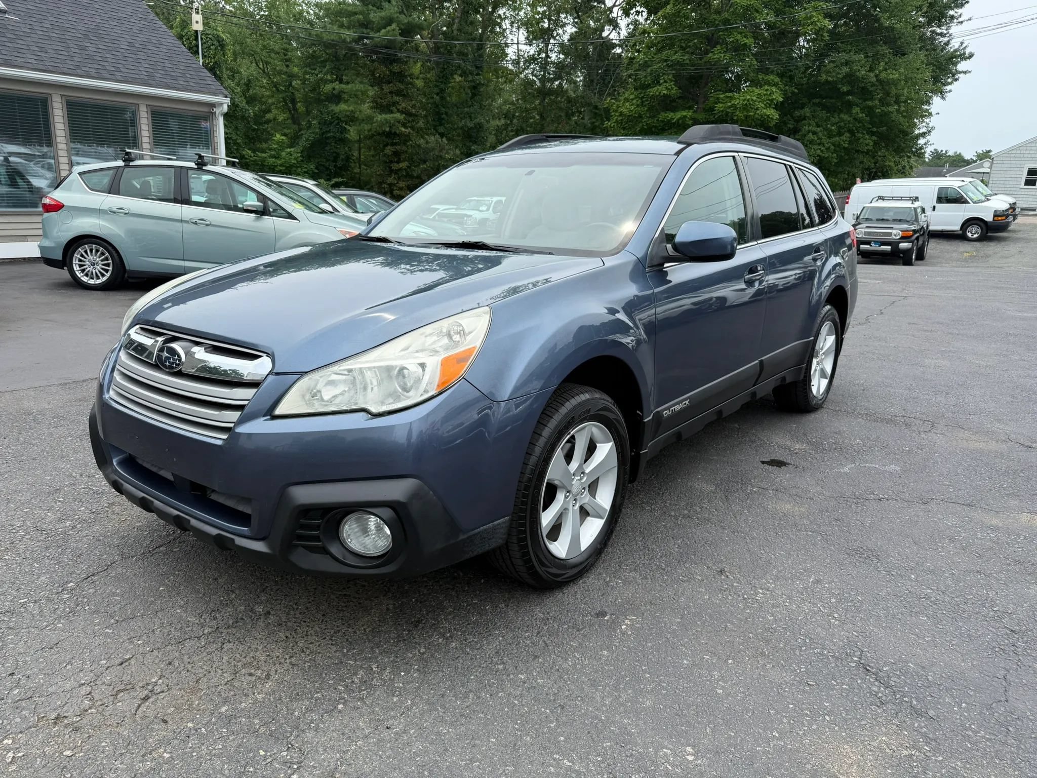 Used 2013 Subaru Outback 2.5i Premium w/ All-Weather Pkg AWD/4WD image 3