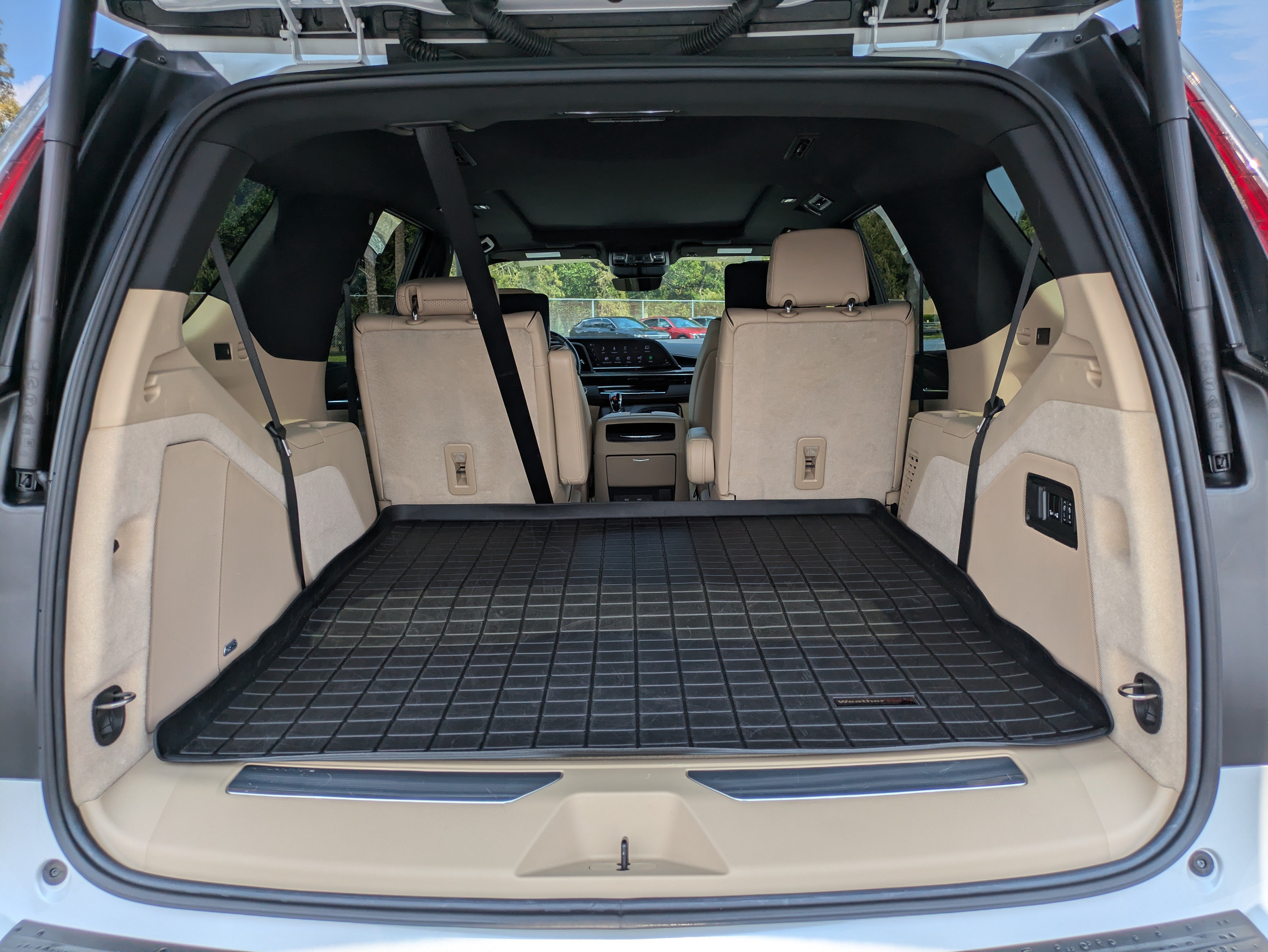 Certified 2024 Cadillac Escalade Premium Luxury w/ Performance Package AWD/4WD image 9