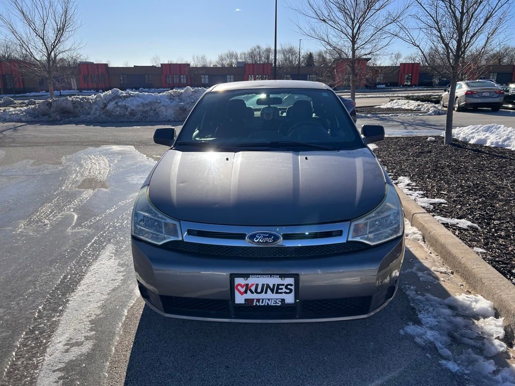 Used 2011 Ford Focus SE image 2