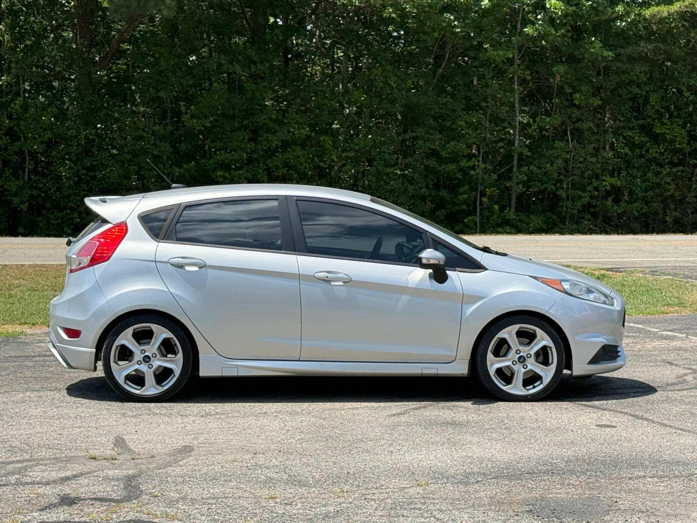 Used 2015 Ford Fiesta ST FWD image 2