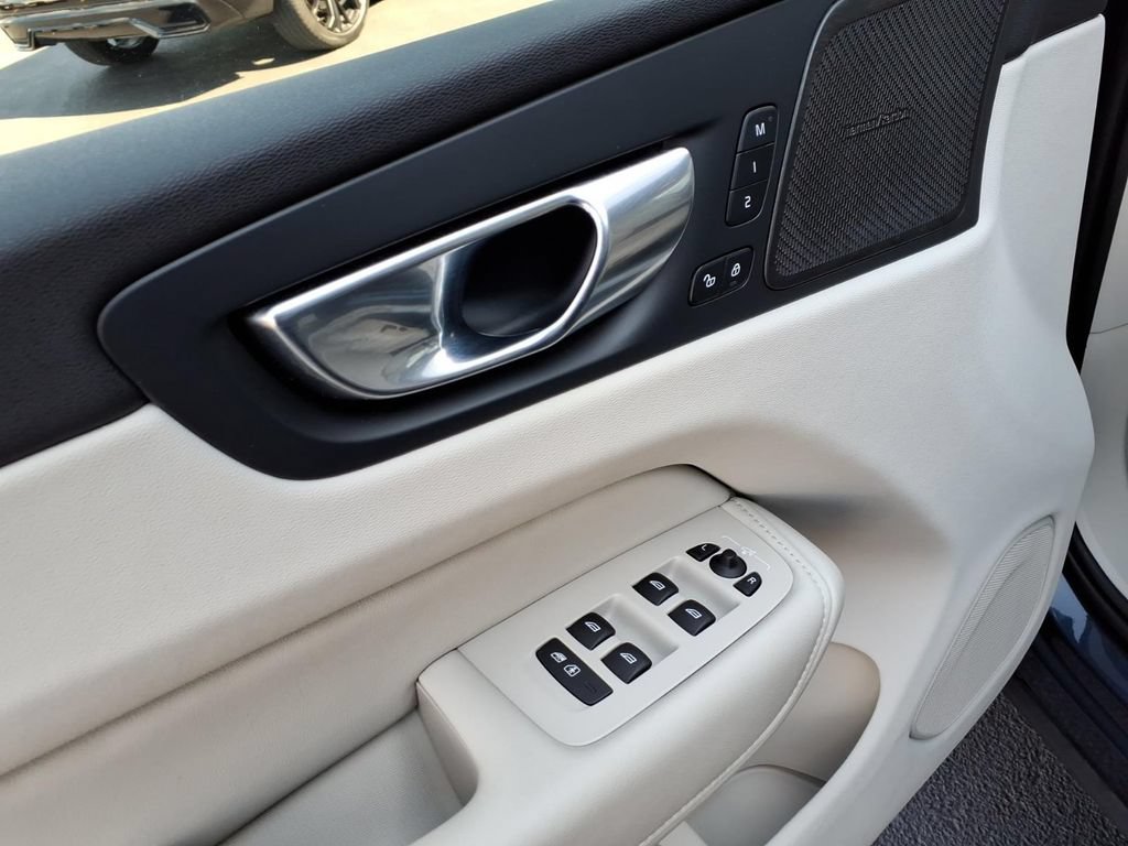Certified 2026 Volvo XC60 B5 Ultra AWD/4WD image 9