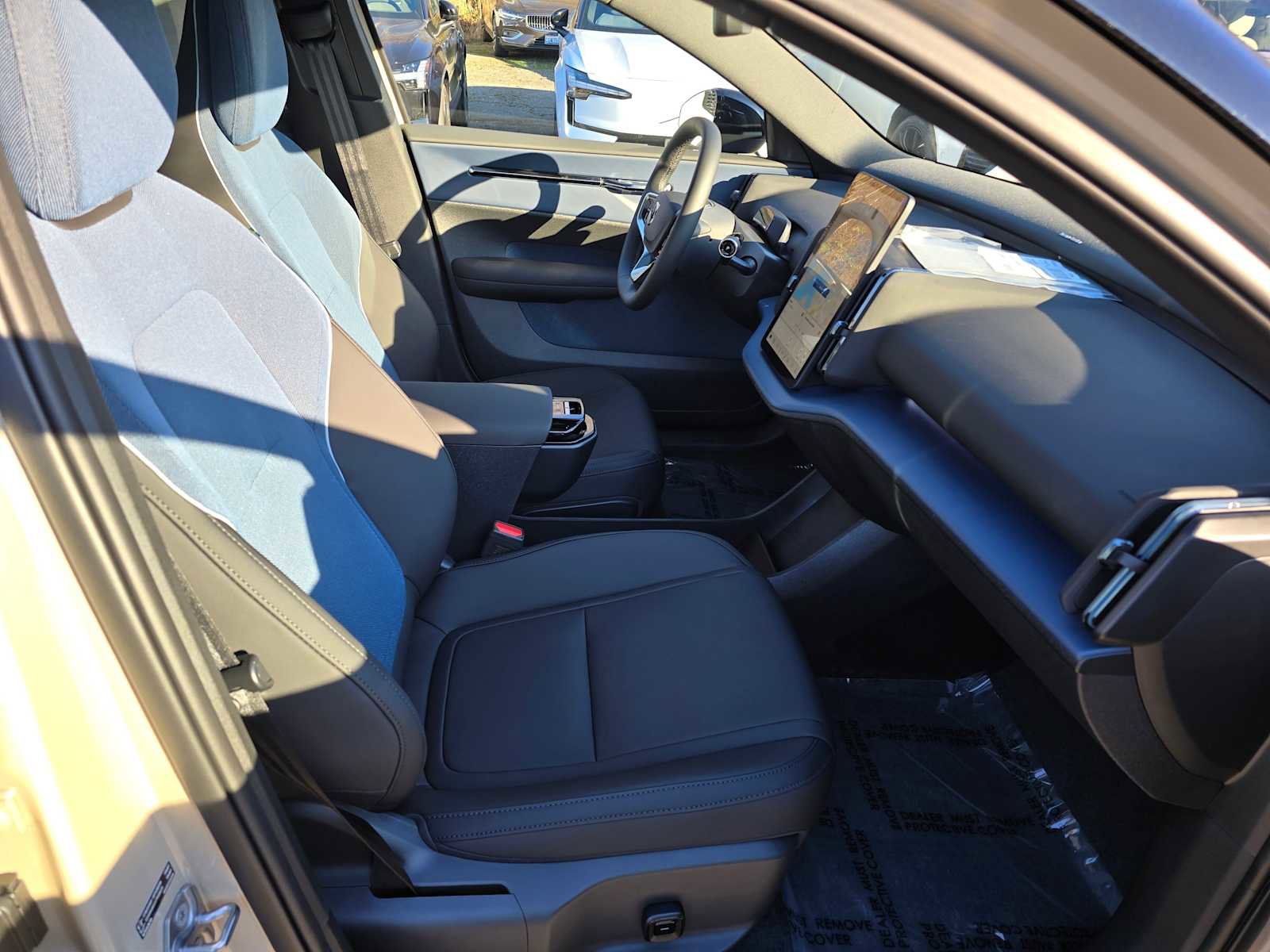 New 2026 Volvo EX30 Plus w/ Protection Package Premier AWD/4WD image 11