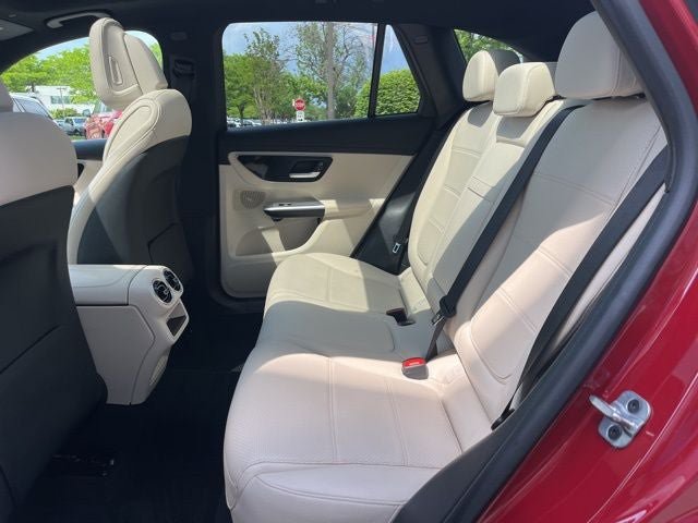Used 2025 Mercedes-Benz GLC 300 4MATIC image 13
