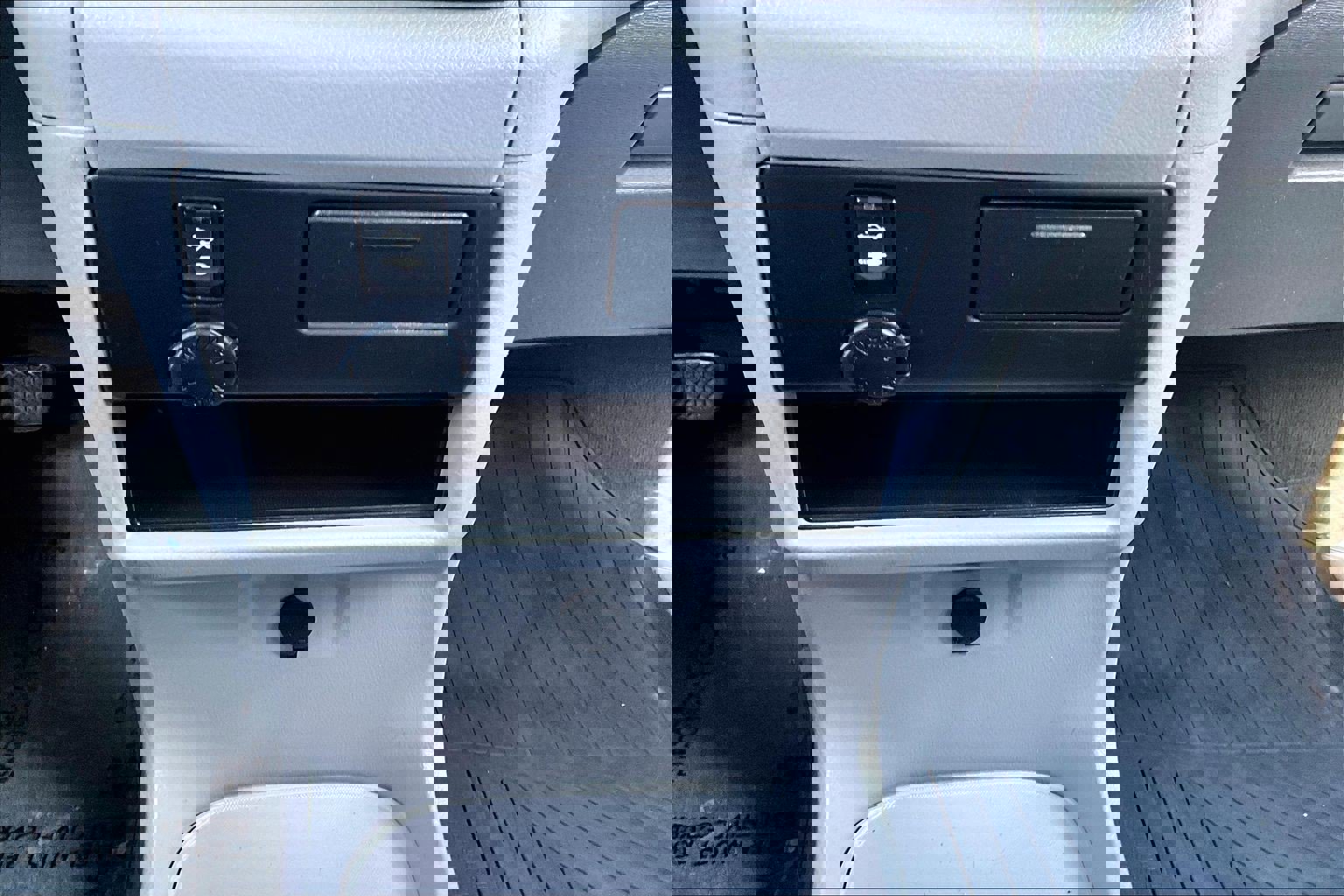 Used 2015 Toyota Sienna LE image 31