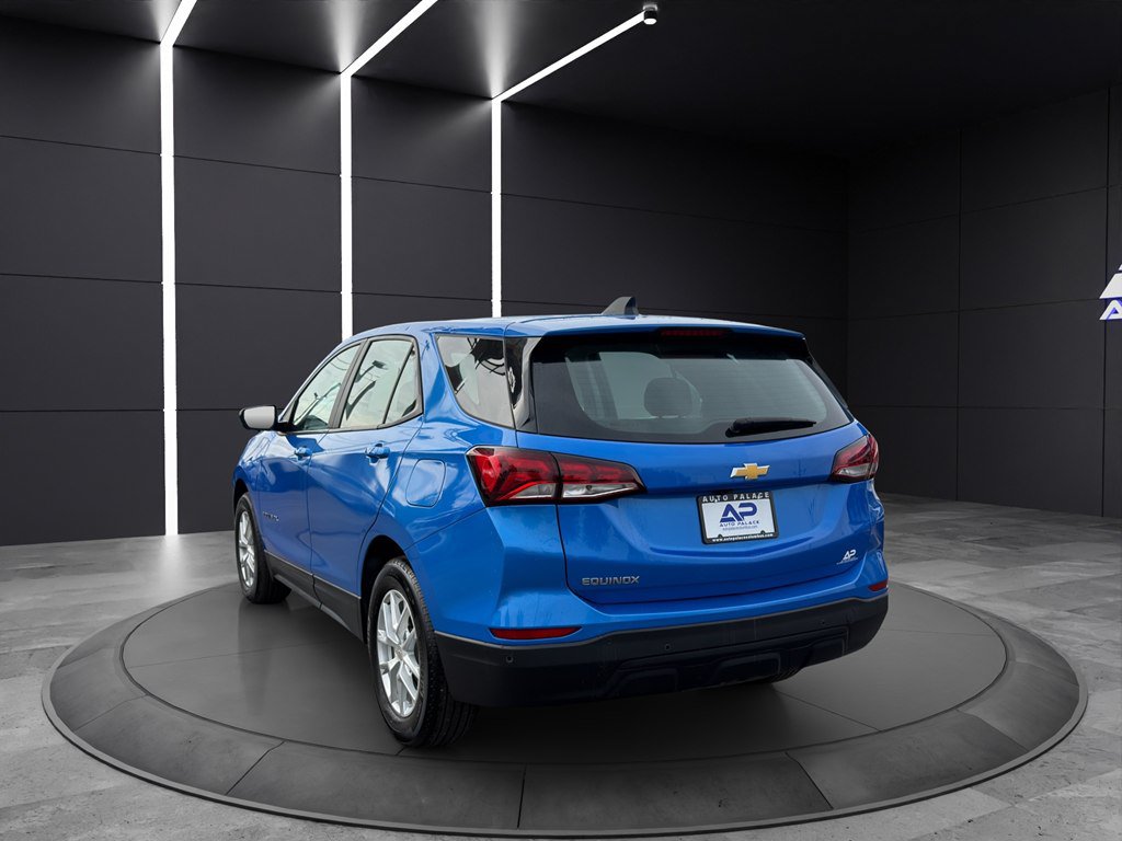Used 2024 Chevrolet Equinox LS w/ Driver Confidence II Package FWD image 4