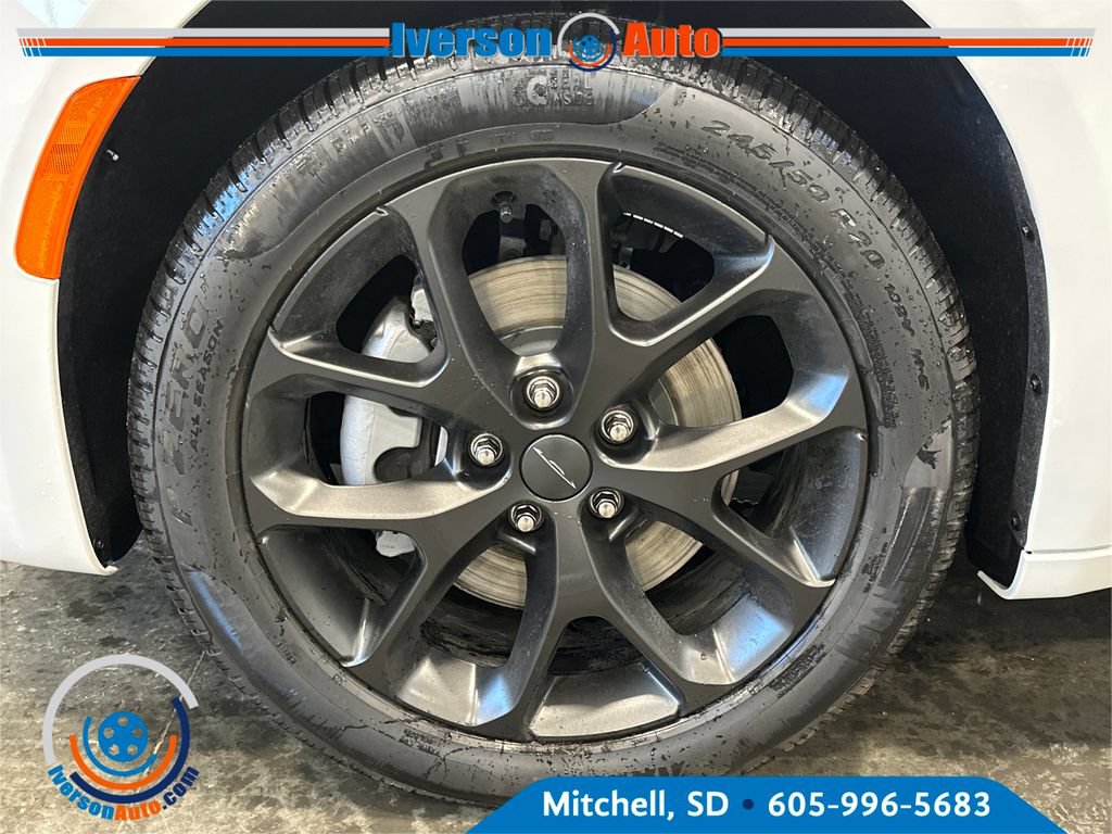 New 2027 Chrysler Pacifica Limited AWD/4WD image 10