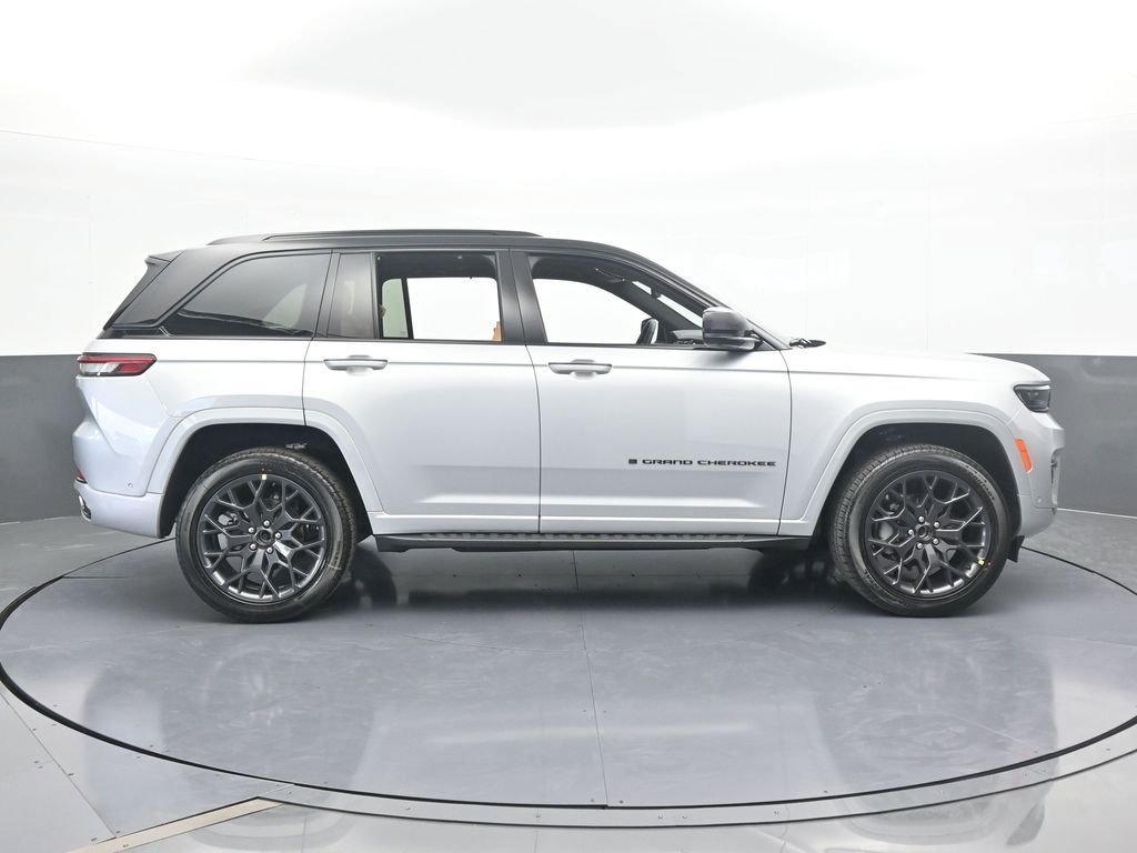 New 2025 Jeep Grand Cherokee Summit image 7