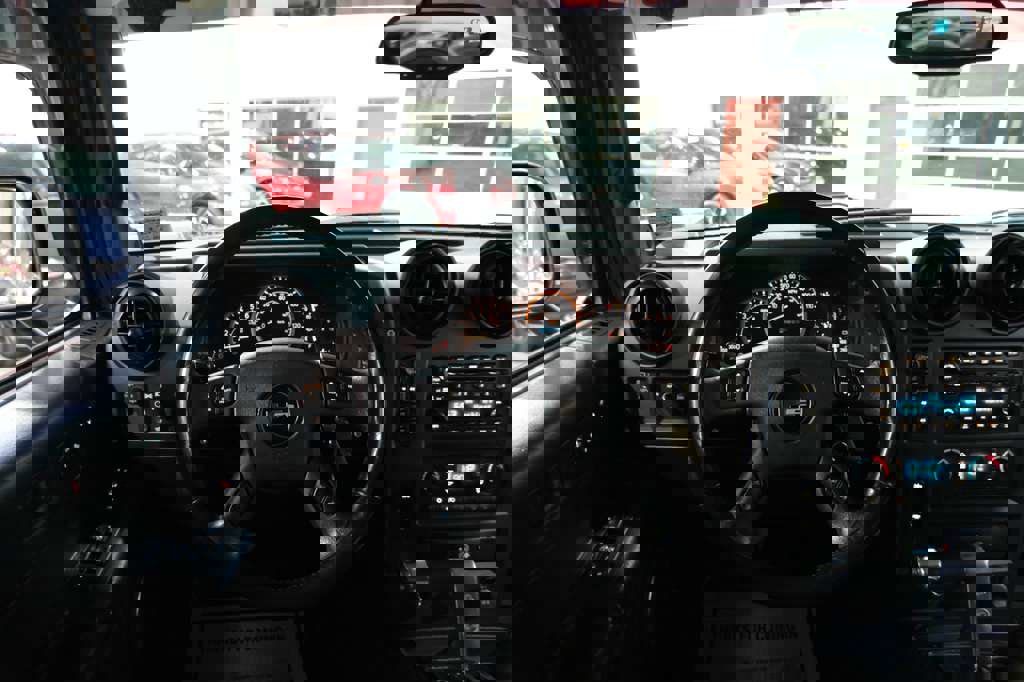 Used 2005 HUMMER H2 w/ Preferred Equipment Group image 29