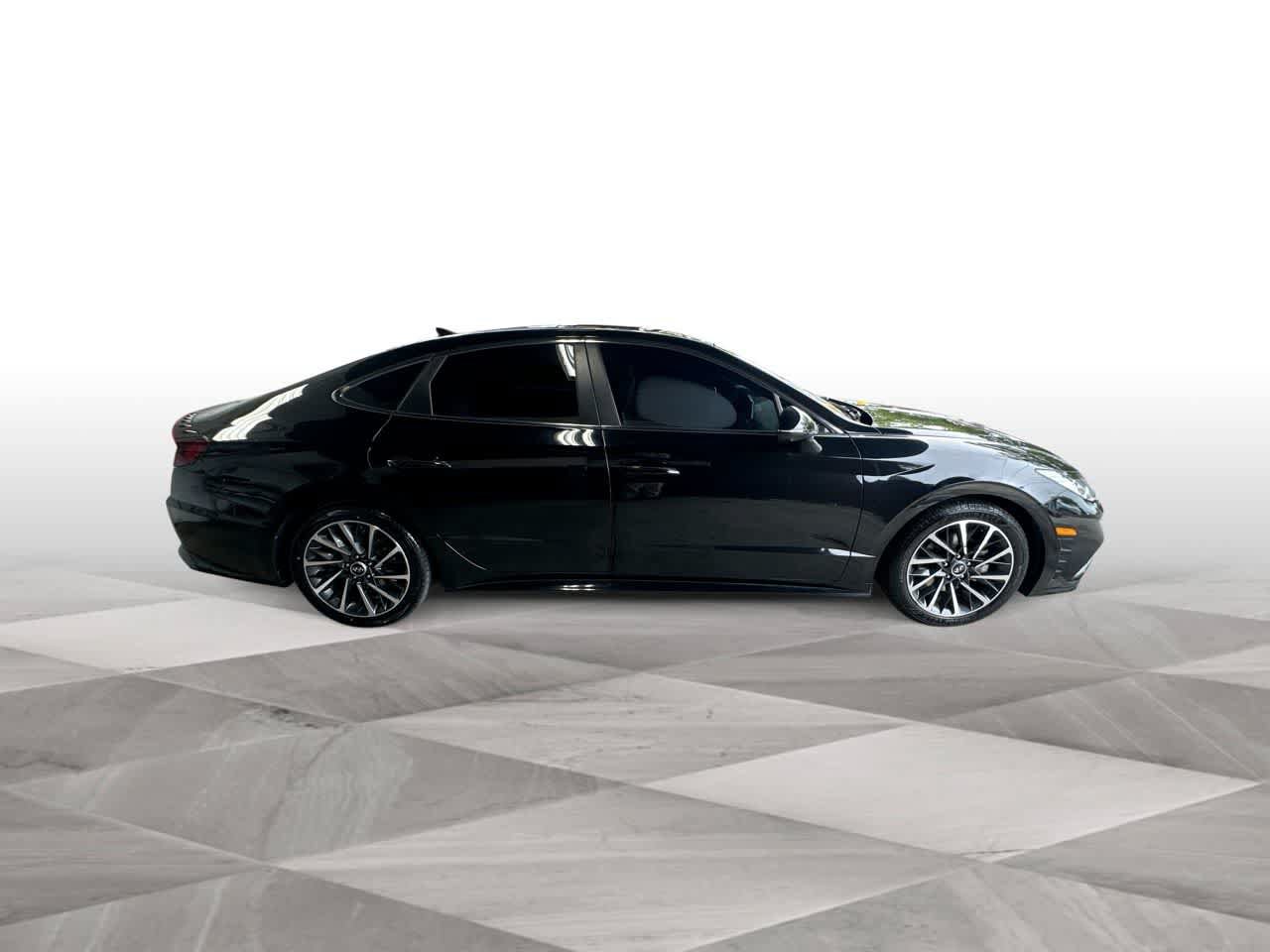Used 2022 Hyundai Sonata Limited w/ Cargo Package FWD image 9