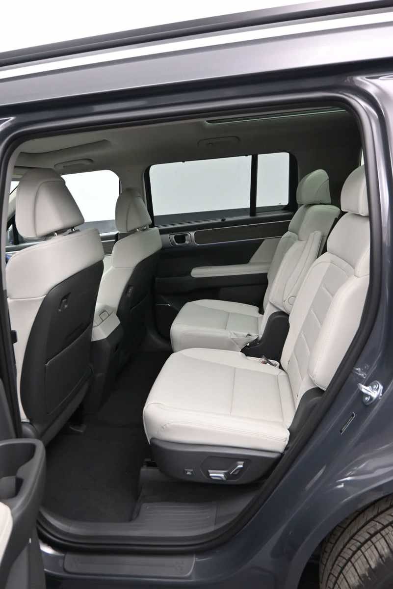 New 2027 Hyundai Santa Fe Limited AWD/4WD image 12