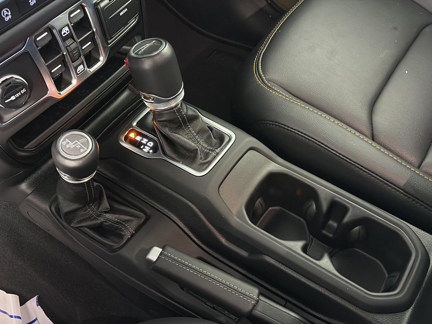 Used 2025 Jeep Gladiator Sport image 34