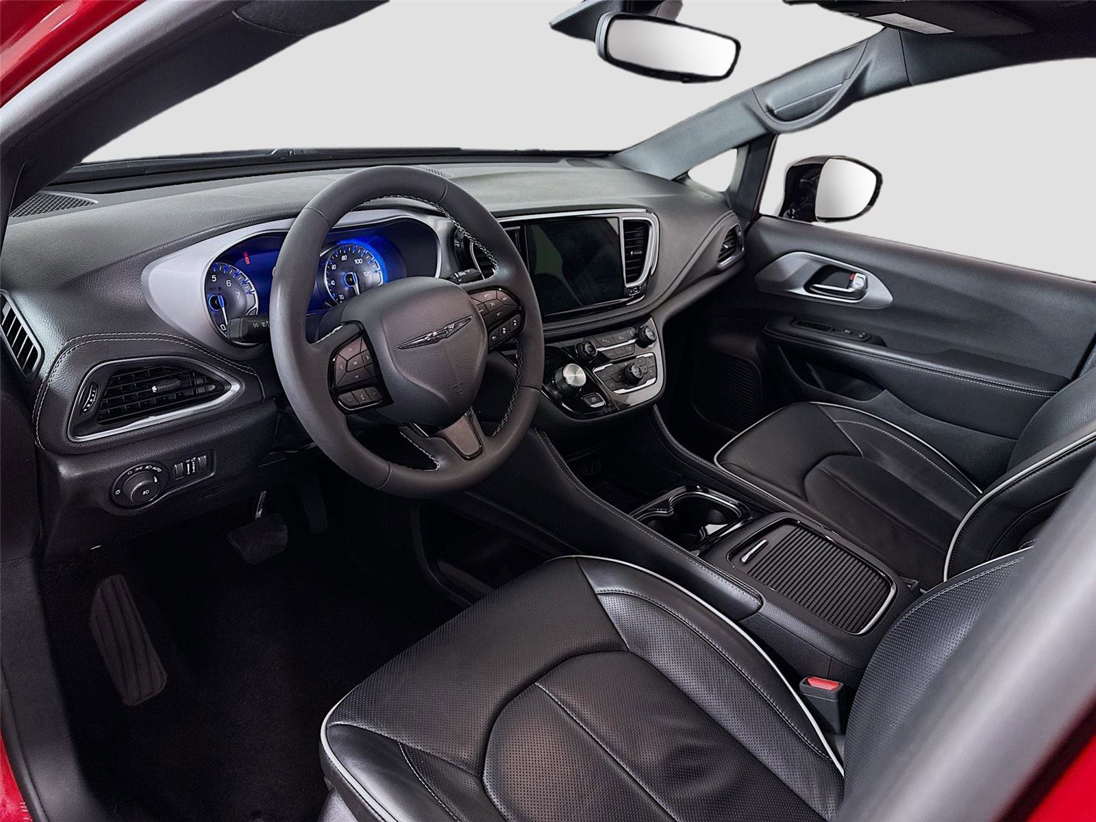 Used 2025 Chrysler Pacifica Limited image 3