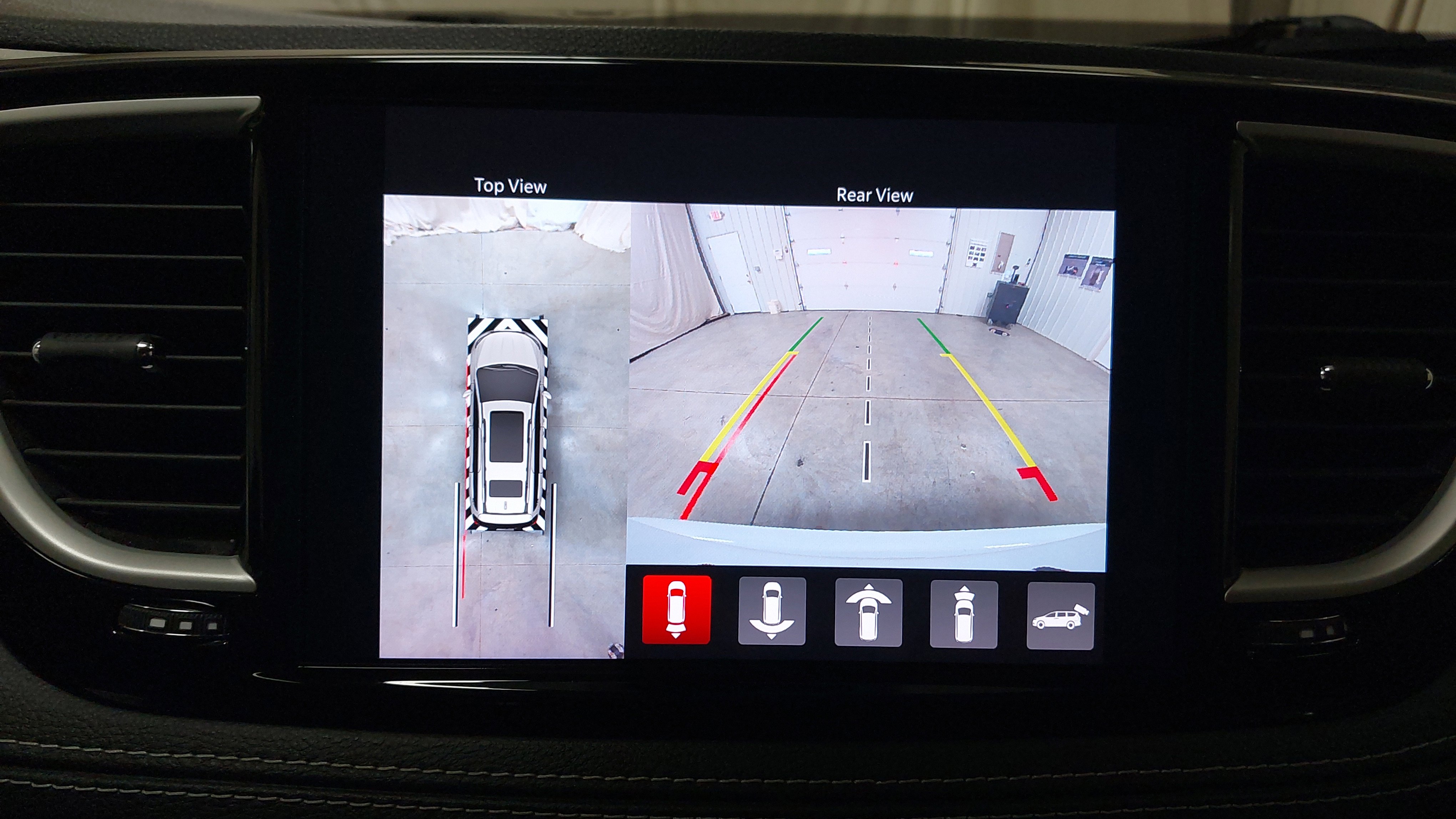 Used 2022 Chrysler Pacifica Touring-L w/ Uconnect Theater Family Group FWD image 36