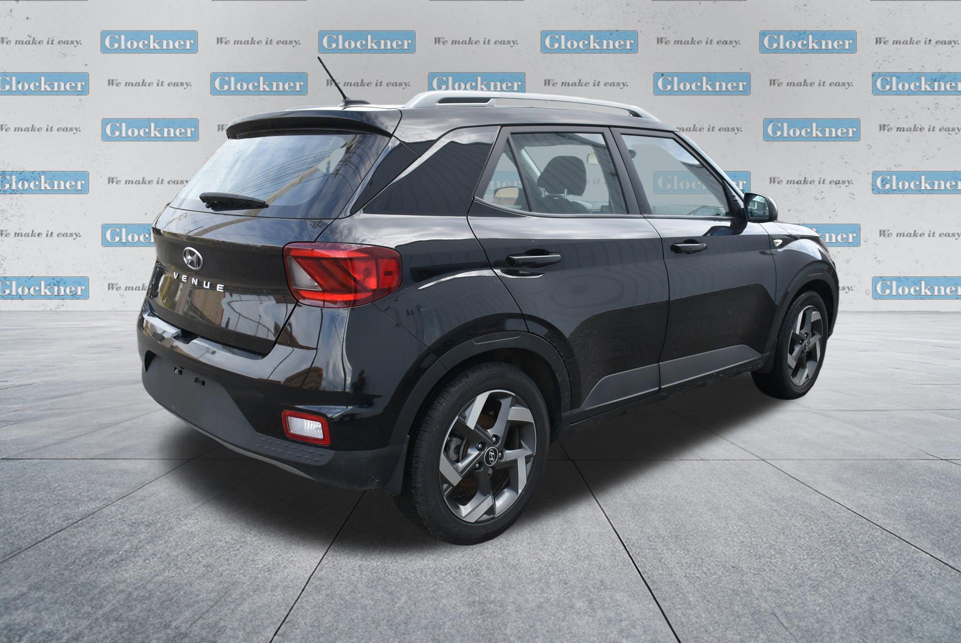 Used 2025 Hyundai Venue SEL FWD image 4