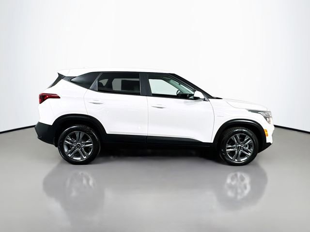 Used 2023 Kia Seltos LX image 9