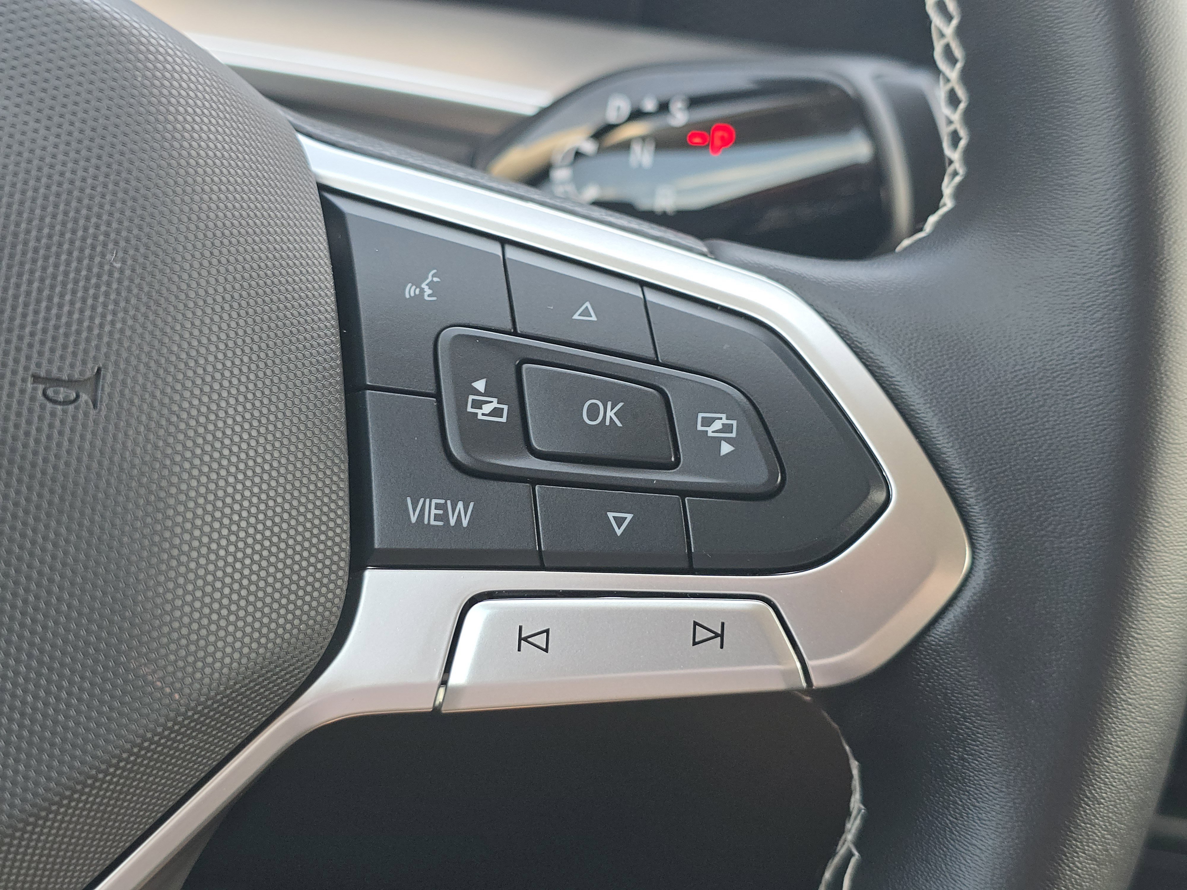 New 2025 Volkswagen Tiguan SE FWD image 26