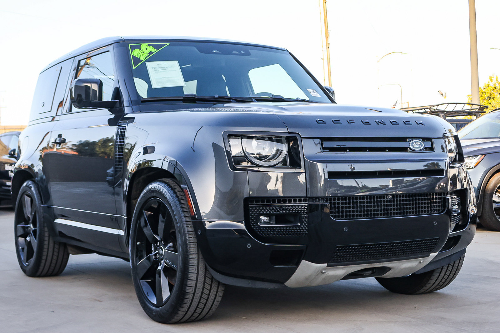 Certified 2024 Land Rover Defender 90 V8 AWD/4WD image 3