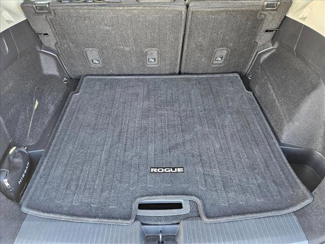 Used 2025 Nissan Rogue SV image 6