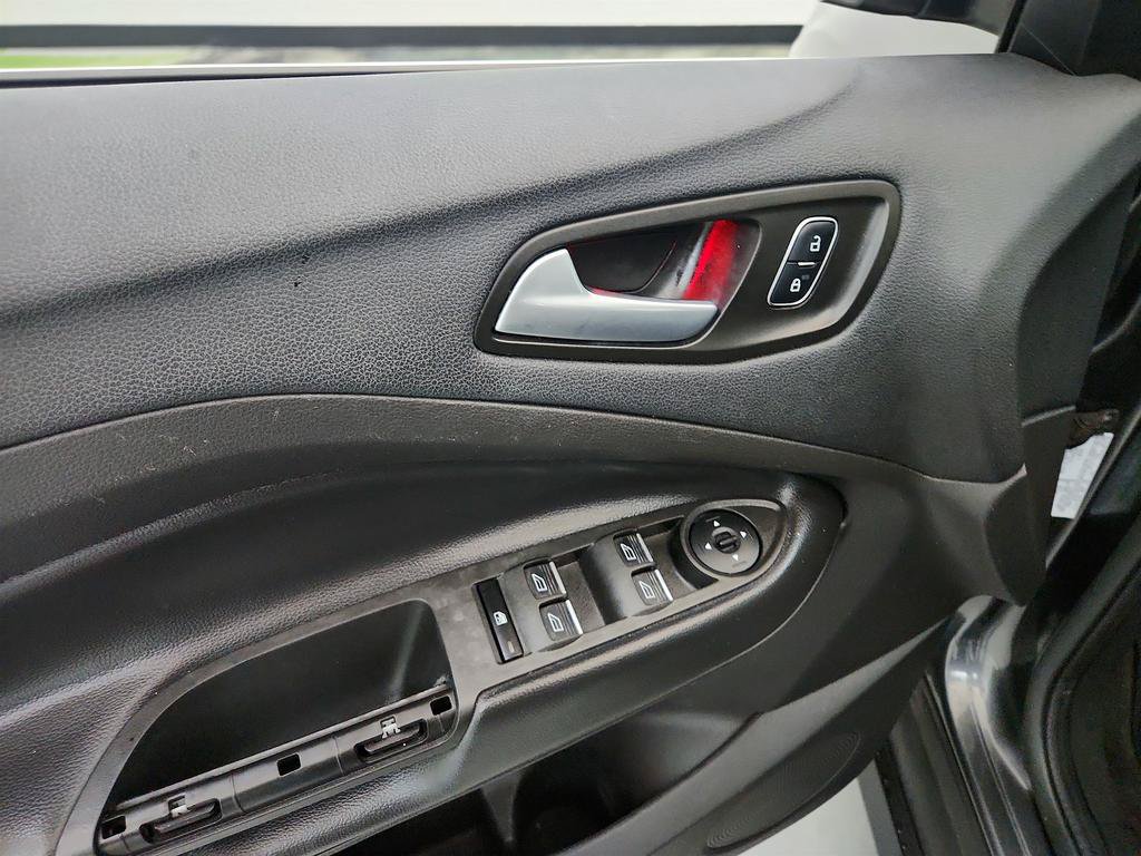 Used 2017 Ford C-MAX Titanium w/ Equipment Group 301A FWD image 21
