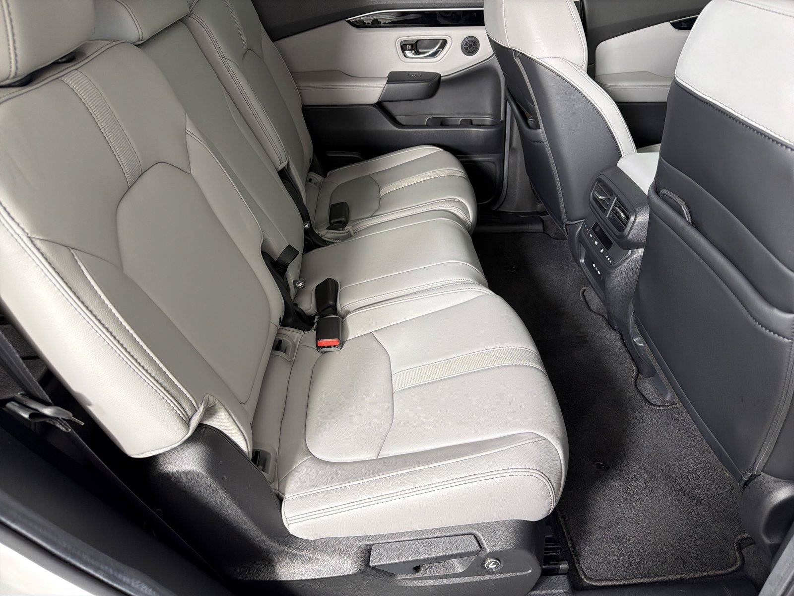 Used 2025 Honda Pilot EX-L image 13