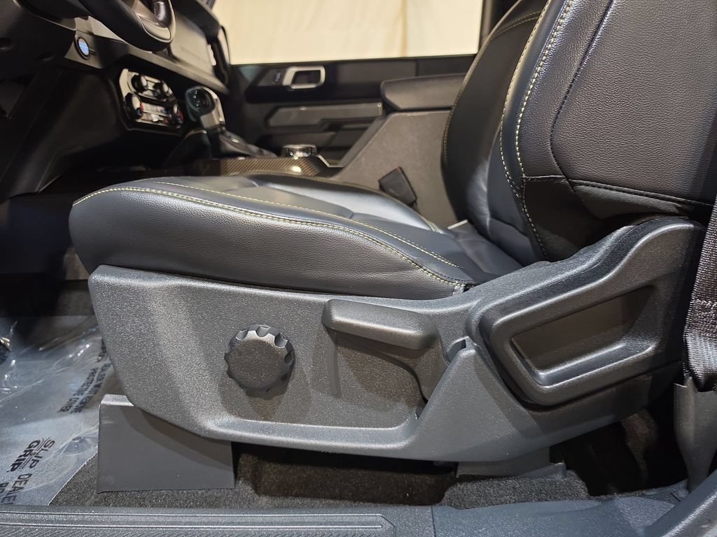 Used 2025 Ford Bronco Badlands AWD/4WD image 14
