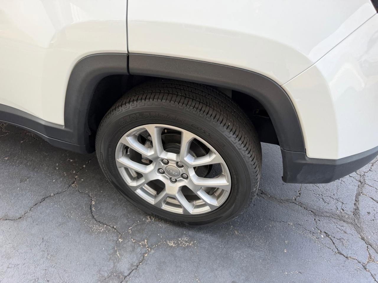 Used 2022 Jeep Compass Latitude w/ Sun and Sound Group image 6