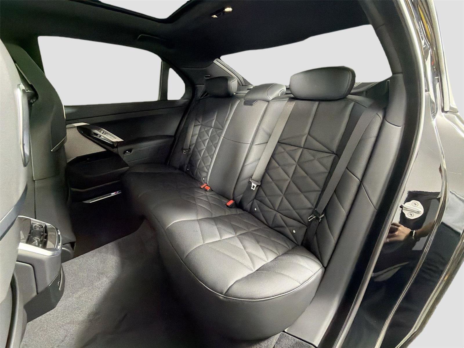 New 2026 BMW 740i image 23