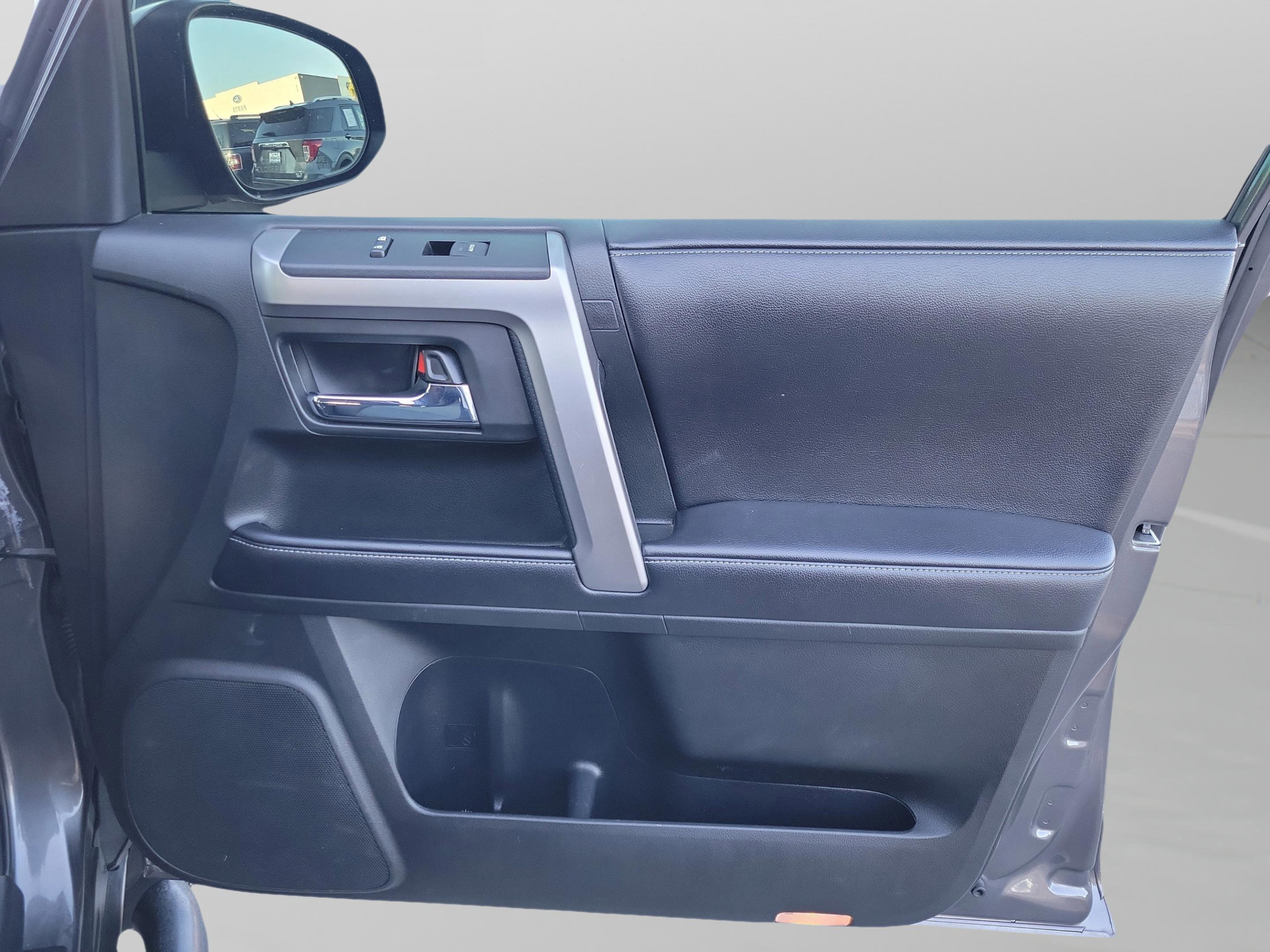 Used 2017 Toyota 4Runner SR5 Premium image 29