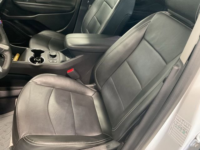 Used 2024 GMC Terrain SLT image 11