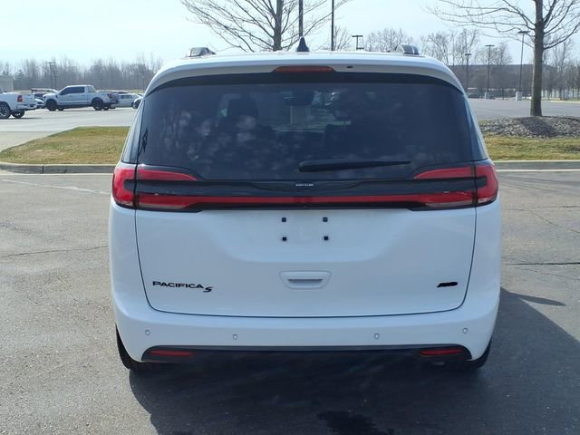 Used 2023 Chrysler Pacifica Touring-L w/ S Appearance Package image 5
