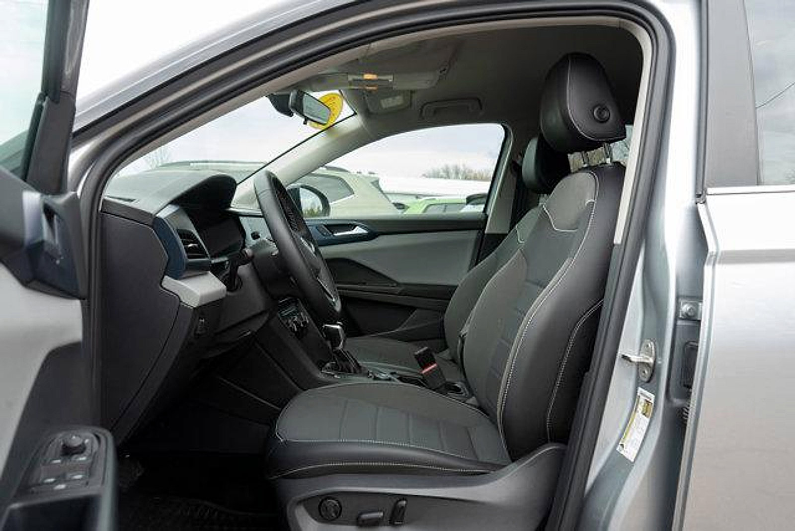 Certified 2023 Volkswagen Taos SE AWD/4WD image 10