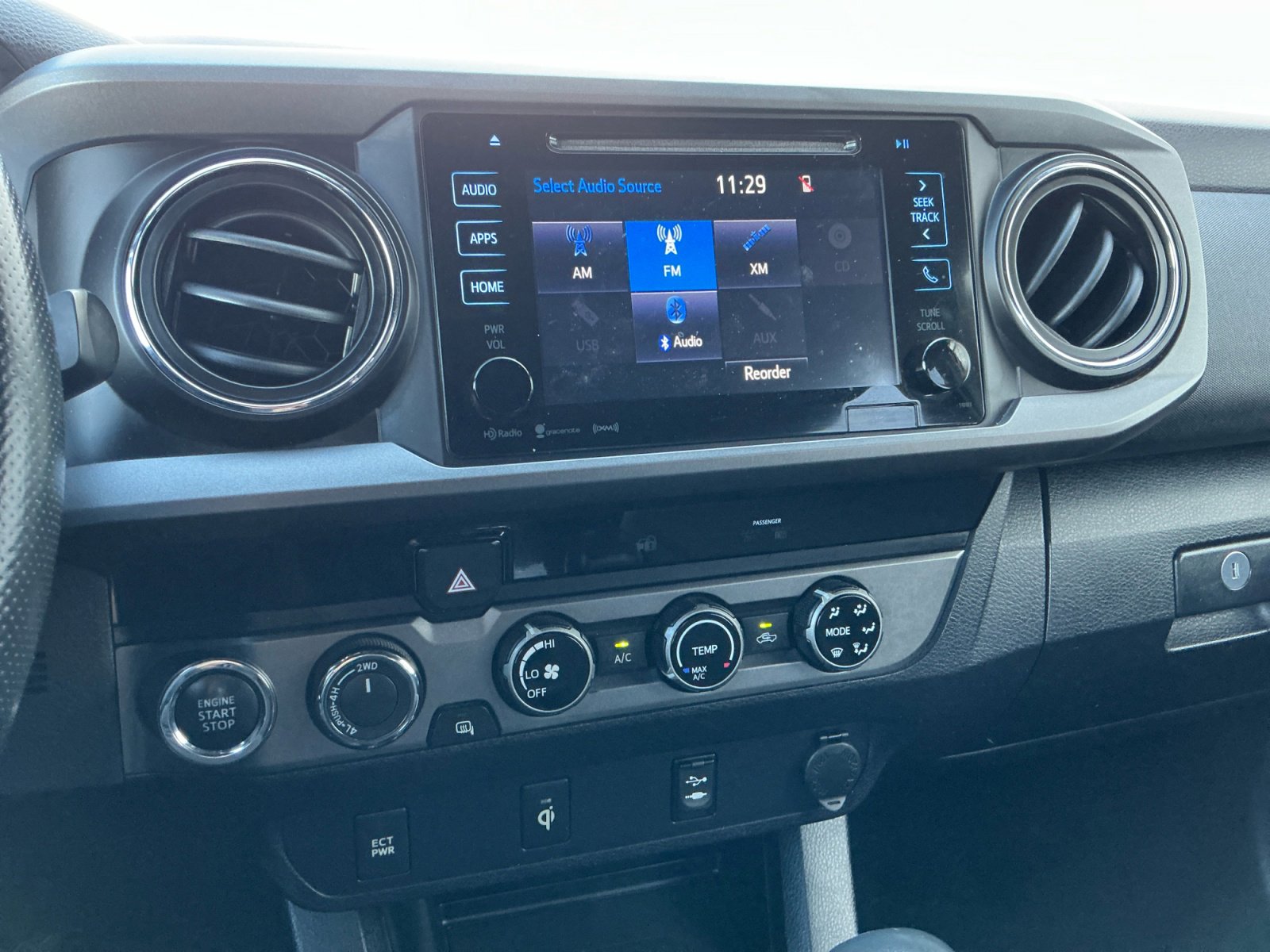 Used 2016 Toyota Tacoma TRD Sport w/ Towing Package image 12