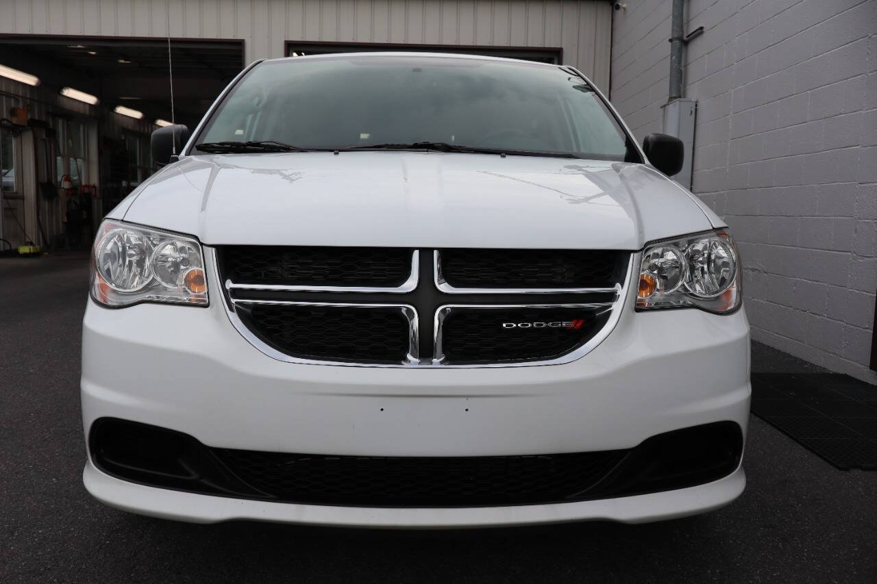 Used 2017 Dodge Grand Caravan SE w/ Power Window Group FWD image 2