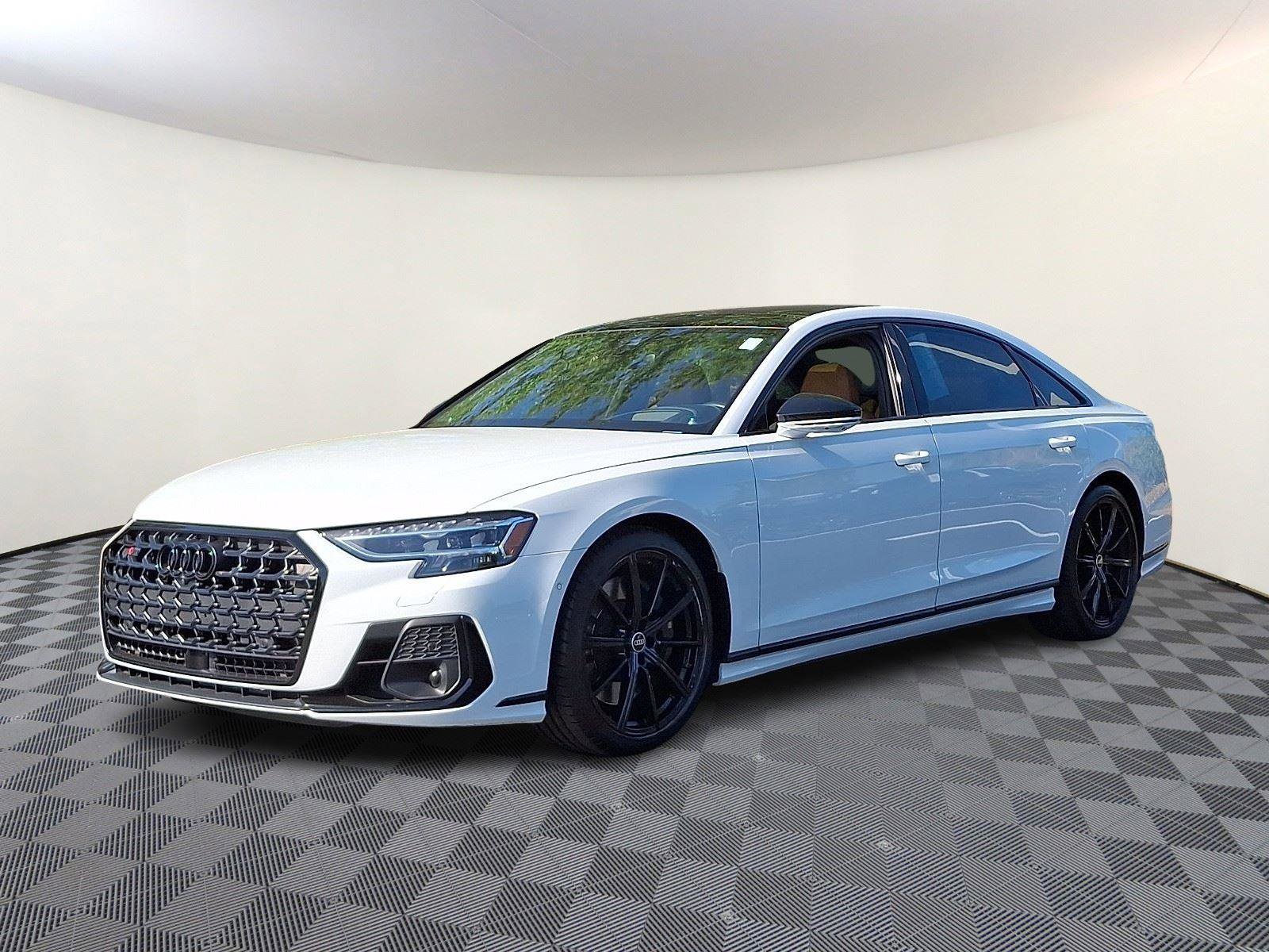 Used 2023 Audi S8 AWD/4WD image 3