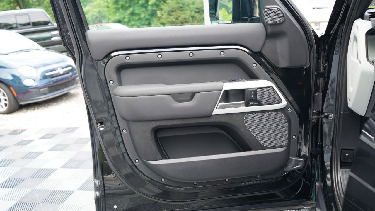 Used 2021 Land Rover Defender 110 X-Dynamic SE AWD/4WD image 43