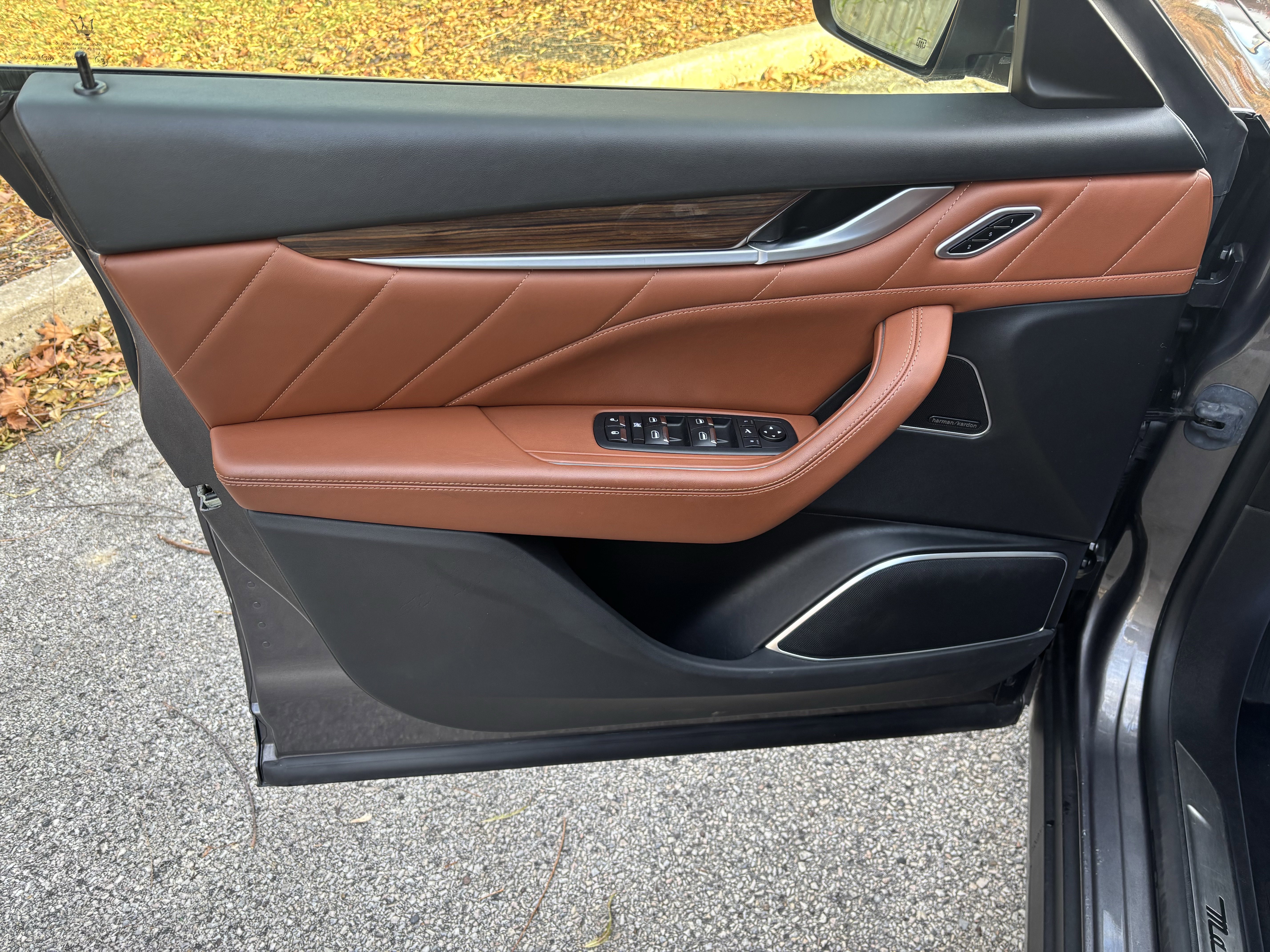 Used 2019 Maserati Levante GranLusso image 12