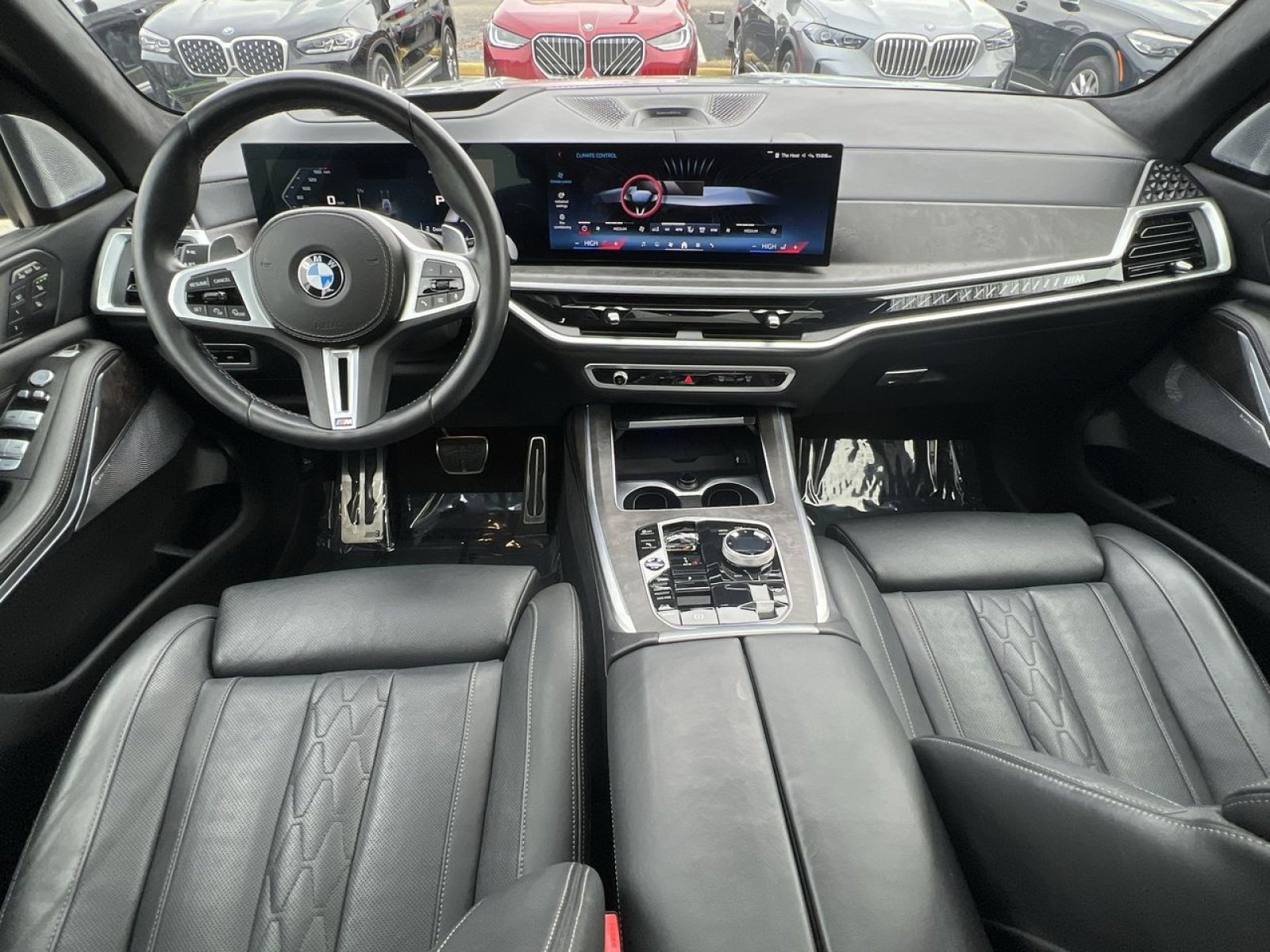 Used 2024 BMW X7 M60i w/ Executive Package image 2