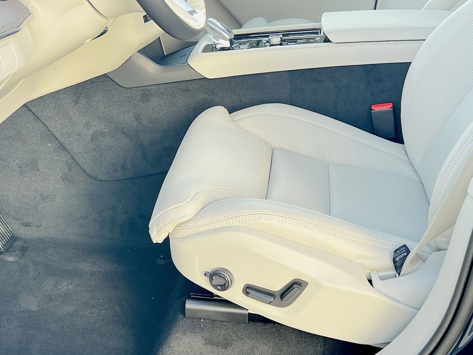 New 2026 Volvo XC90 B6 Ultra image 14