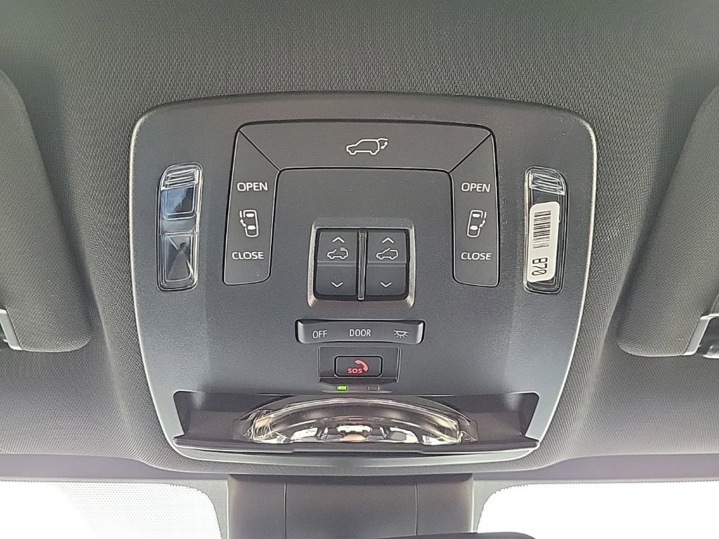 Used 2025 Toyota Sienna XSE image 21