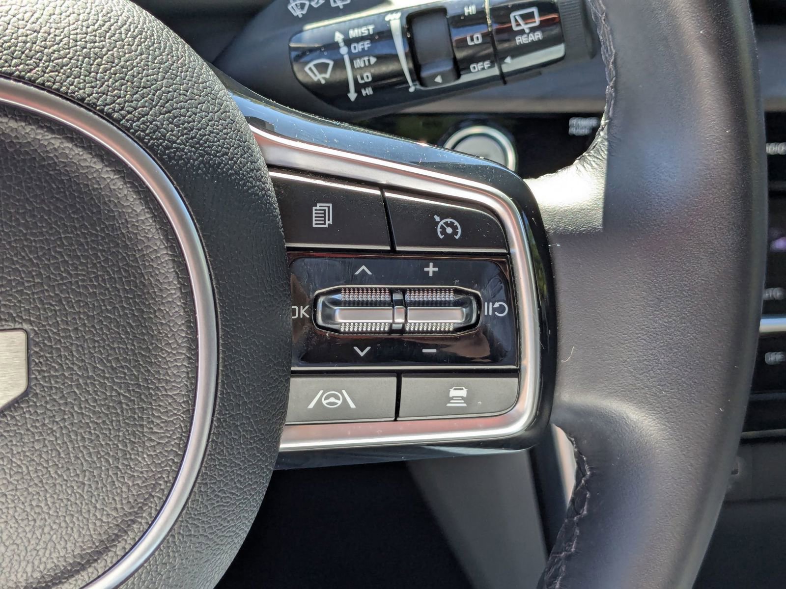 Used 2023 Kia Carnival SX image 21