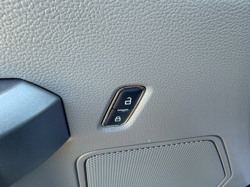 Used 2015 Ford F150 XLT w/ Equipment Group 302A Luxury image 10