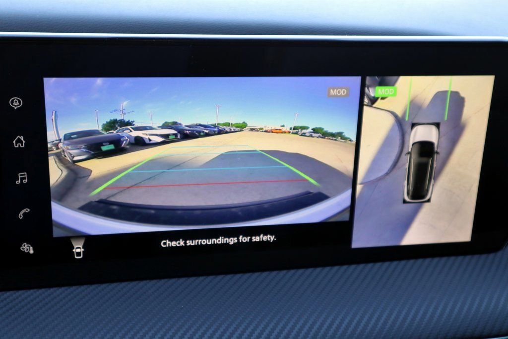 New 2025 Nissan Kicks SR FWD image 16