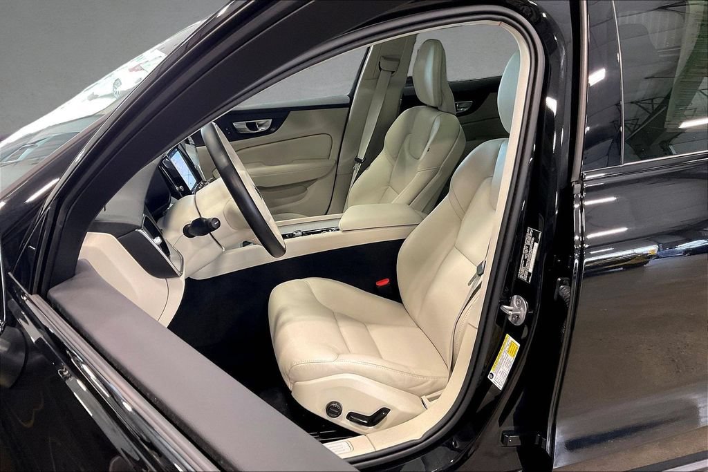 Certified 2025 Volvo V60 B5 Cross Country Plus AWD/4WD image 22