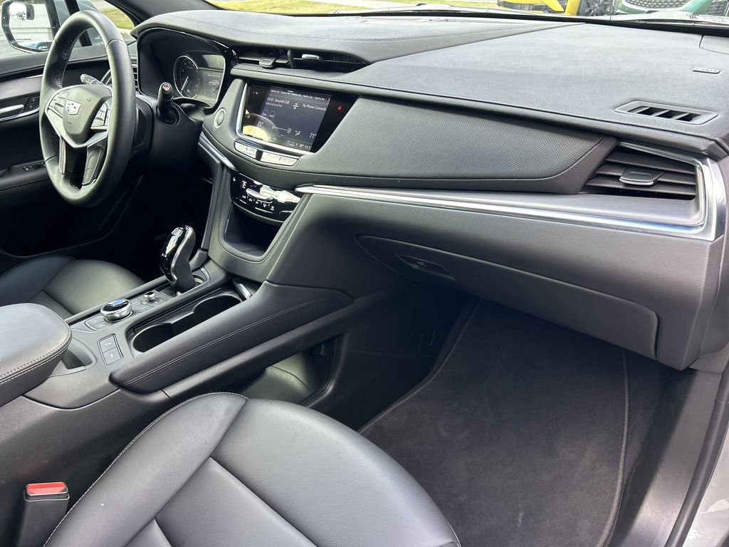 Certified 2025 Cadillac XT5 Luxury image 12